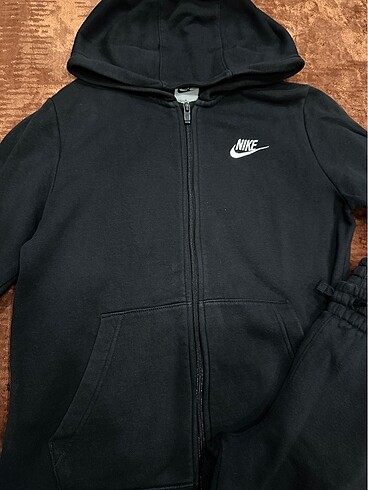 Nike Orijinal Nike eşofman takımı 12-13 yaş