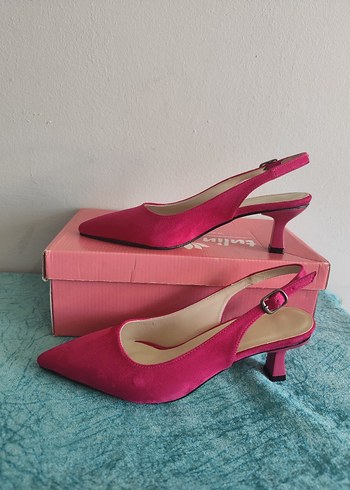Pembe Süet Tokalı İnce Topuklu Kadın Ayakkabı