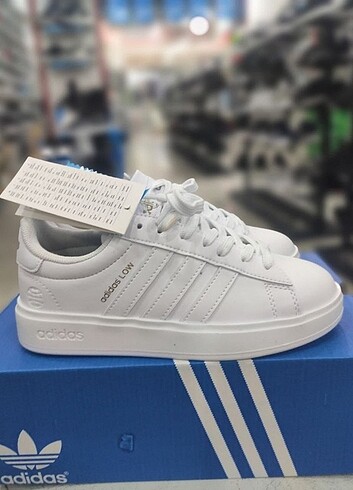 39 Beden beyaz Renk Adidas Low Mükemmel Ayakkabı ????