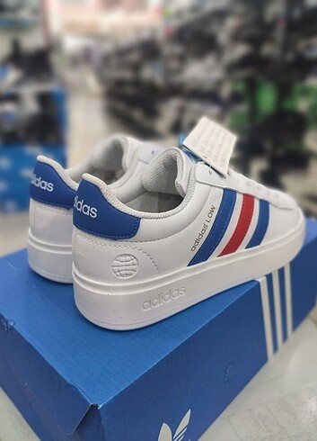 40 Beden beyaz Renk Adidas Low Mükemmel Ayakkabı ????