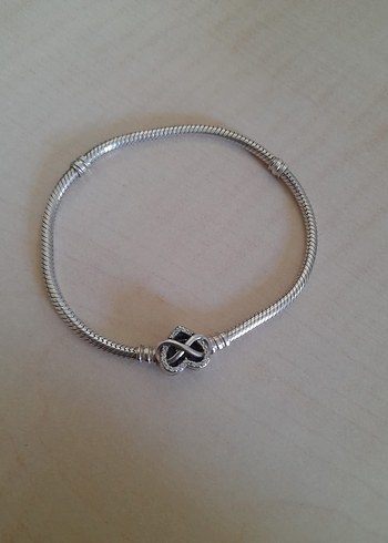 Beden Pandora Gri Zincir Detaylı Bileklik