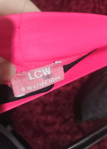 Pembe Detaylı Siyah Spor Tayt - Görsel 3