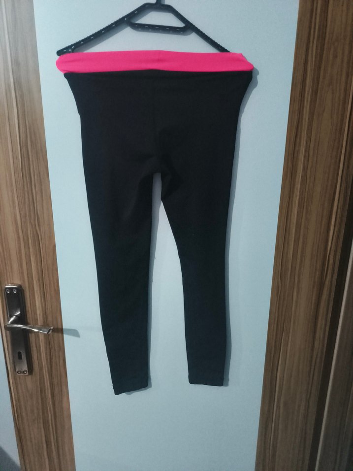 Pembe Detaylı Siyah Spor Tayt - Görsel 2