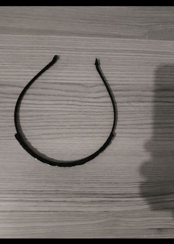 Siyah Pul İşlemeli Minimalist Taç - Görsel 3