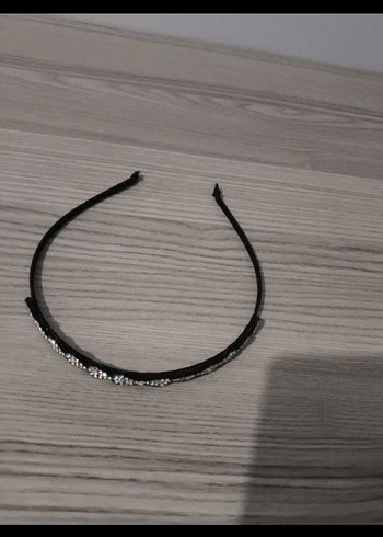 Siyah Pul İşlemeli Minimalist Taç - Görsel 2