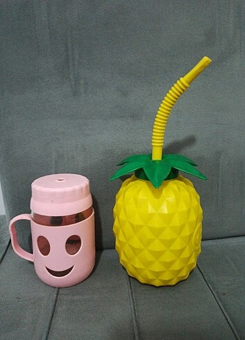 Ananas ve gülümseyen suluk