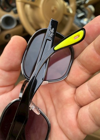 Sarı Tokalı Ray-Ban Kadın Güneş Gözlüğü - Görsel 4