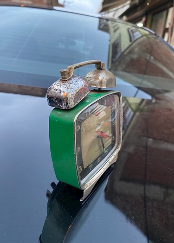 Yeşil Metal Çift Çanlı Masa Saati - Görsel 2