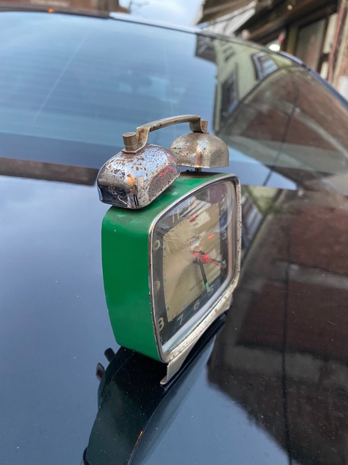 Yeşil Metal Çift Çanlı Masa Saati - Görsel 2