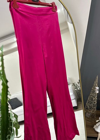 Pembe Parlak Piliseli Kadın Saten Pantolon - Görsel 3