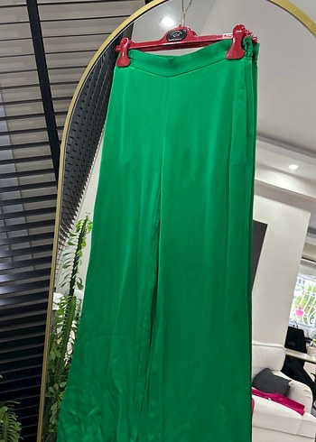 Yeşil Salaş Parlak Saten Kadın Pantolon - Görsel 4