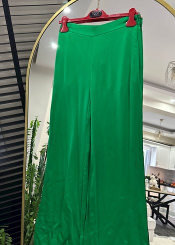 Yeşil Salaş Parlak Saten Kadın Pantolon - Görsel 2