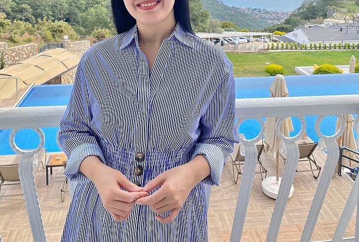 Dikey çizgili midi boy belden lastikli elbise - Görsel 3