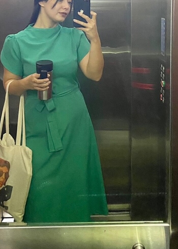 Yeşil yırtmaçlı midi günlük/şık elbise - Görsel 2