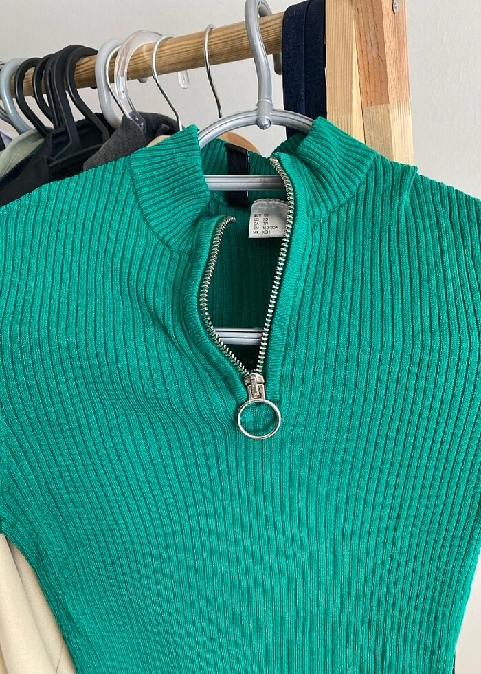 Yeşil üste oturan fermuar detaylı rahat üst - Görsel 3