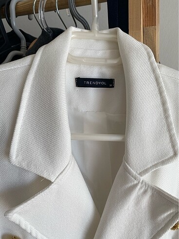 Beyaz gold düğme detaylı kruvaze blazer ceket - Görsel 5