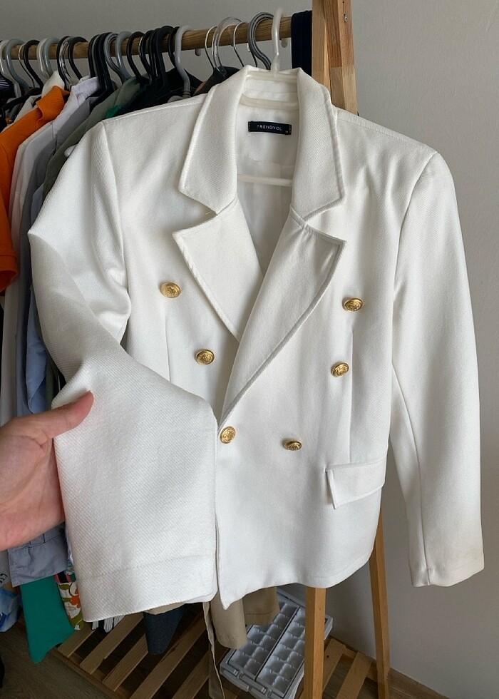 Beyaz gold düğme detaylı kruvaze blazer ceket - Görsel 4