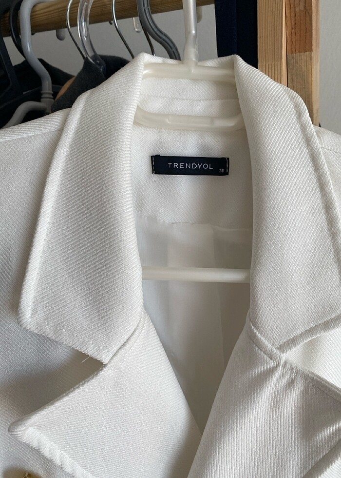 Beyaz gold düğme detaylı kruvaze blazer ceket - Görsel 5