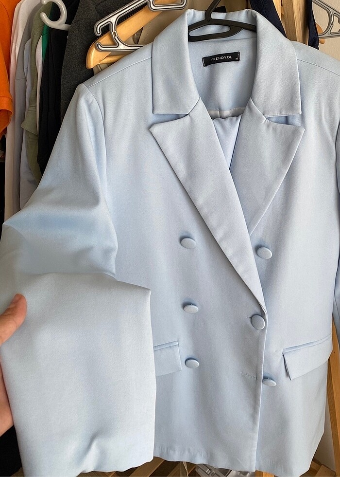 Bebe mavisi kruvaze ceketli takım elbise - Görsel 3