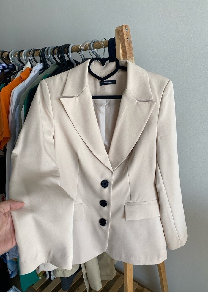 Bej siyah düğme detaylı blazer ceket - Görsel 2