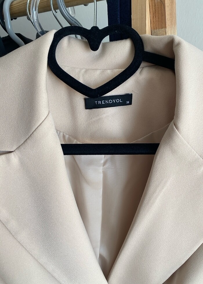 Bej siyah düğme detaylı blazer ceket - Görsel 3