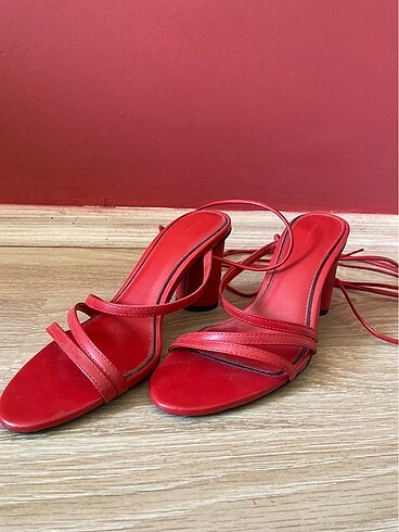 Bershka topuklu sandalet