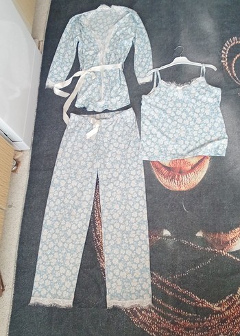 Mavi Çiçek Desenli Üçlü Kadın Pijama Takımı