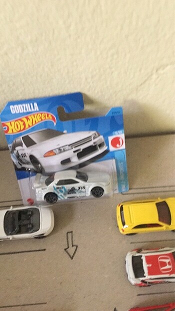 r 32 hot wheels