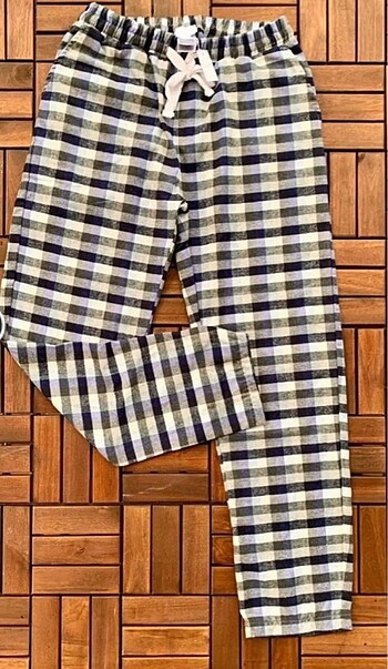 GAP marka etiketi üzerinde pijama