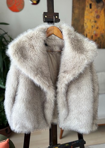 Zara Bej Peluş Detaylı Midi Boy Kadın Yelek
