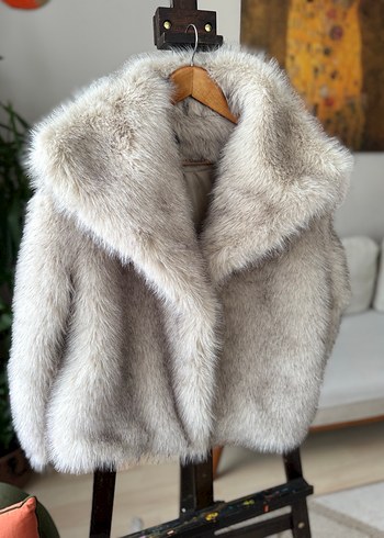 Bej Peluş Detaylı Midi Boy Kadın Yelek