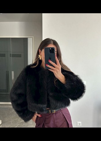 Siyah Kısa Peluş Detaylı Kadın Ceket
