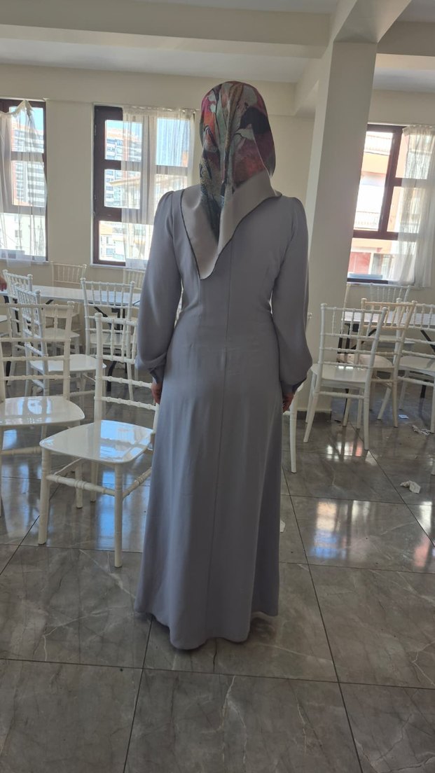 Gri Pilelı Uzun Kadın Abiye Elbise - Görsel 4