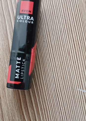 Avon 15 Numara Kırmızı Ruj
