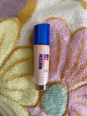 Rimmel London Match Perfection 10 Light Porcelain