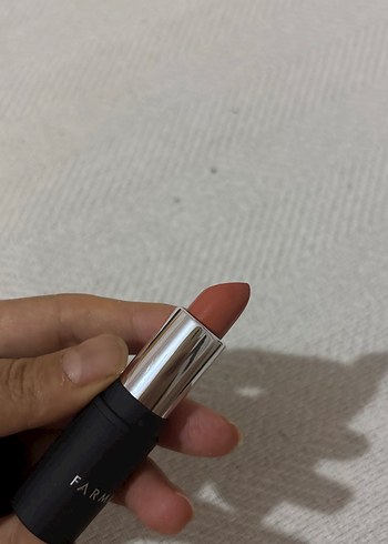 Farmasi Koyu Bej Ruj - Görsel 3