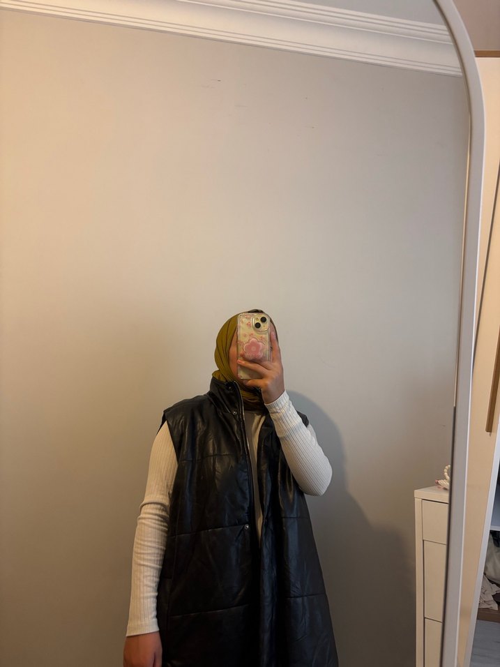 Siyah Deri Puff Yelek, Yüksek Yakalı - Görsel 4