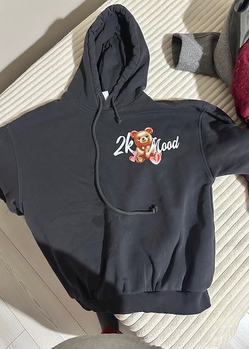 Bershka Kapusonlu Siyah Baskili Kadin Sweatshirt