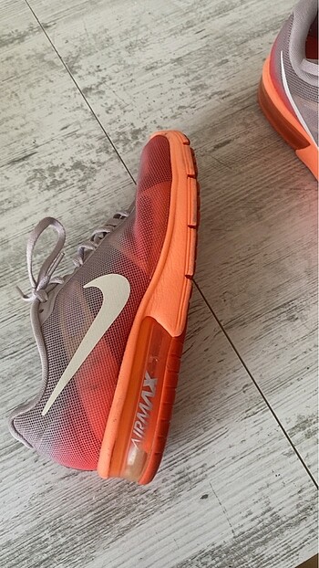 36,5 Beden Nike air max turuncu ayakkabı