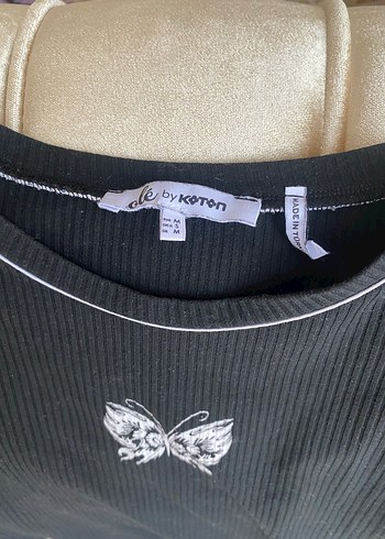 Kelebek Baskılı Siyah Kısa Kollu Tişört - Görsel 4