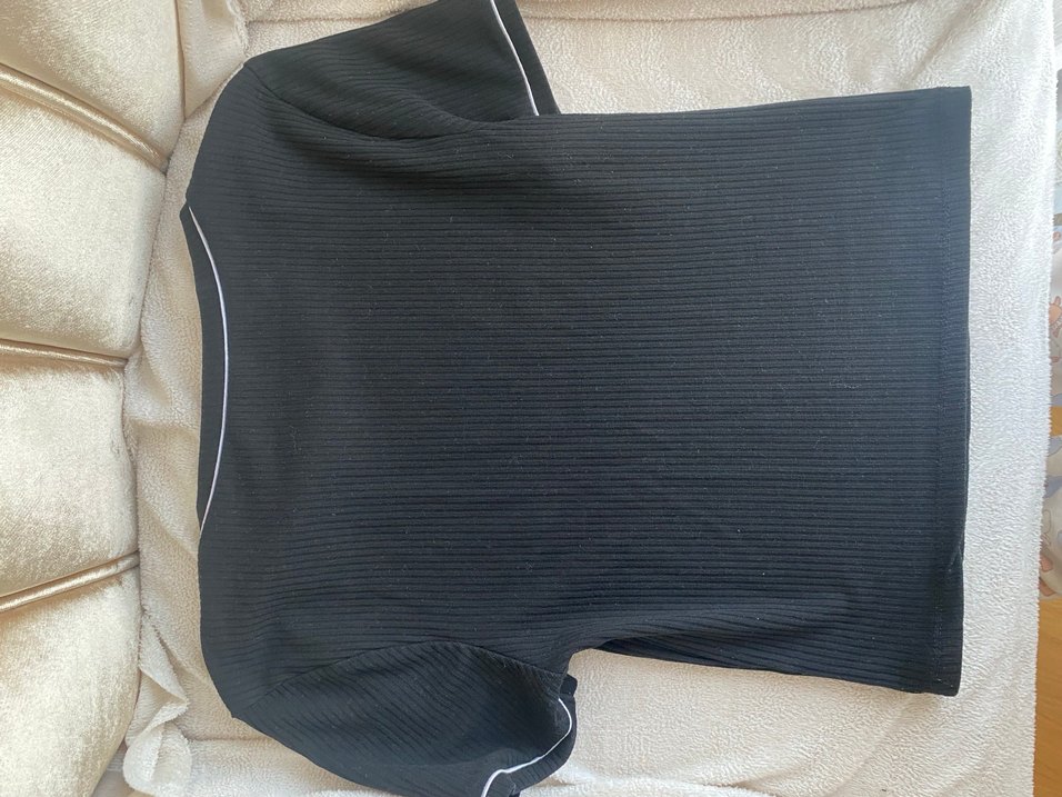 Kelebek Baskılı Siyah Kısa Kollu Tişört - Görsel 3