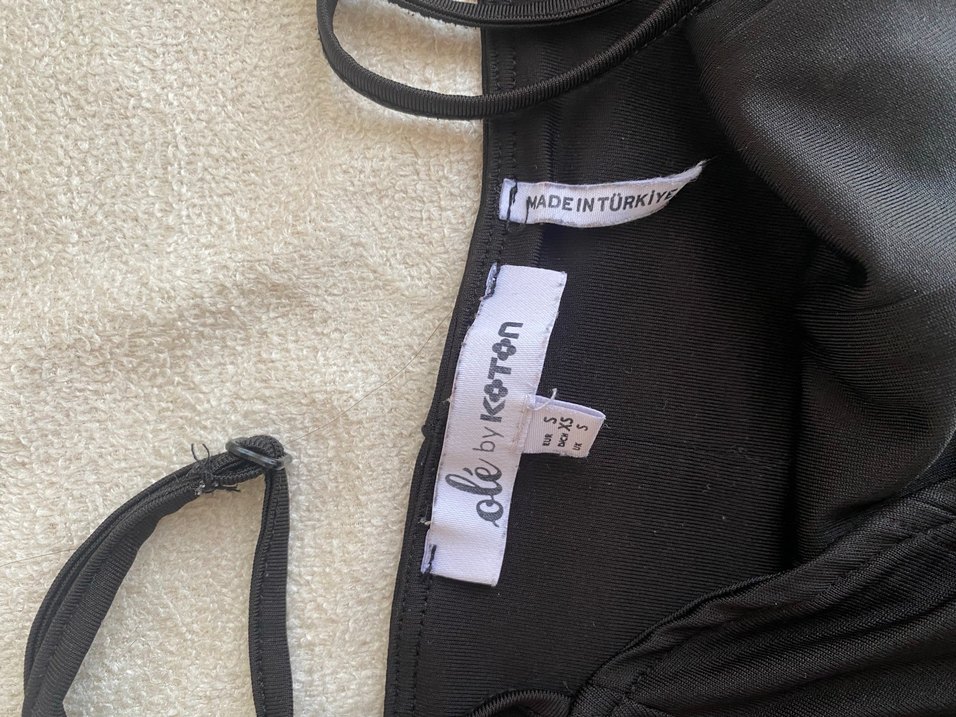 Siyah V Yaka İnce Askılı Büstiyer - Görsel 4