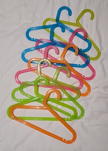 Renkli Plastik Çocuk Askı Seti