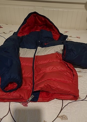 Lacivert-Kırmızı Kapüşonlu Kaztüyü dolgulu Nike Erkek Çocuk Mont - Görsel 2