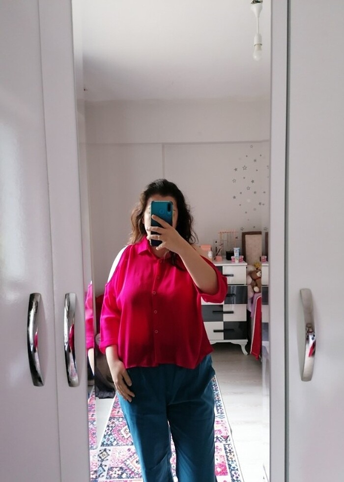 Omzu açık likralı gömlek - Görsel 4