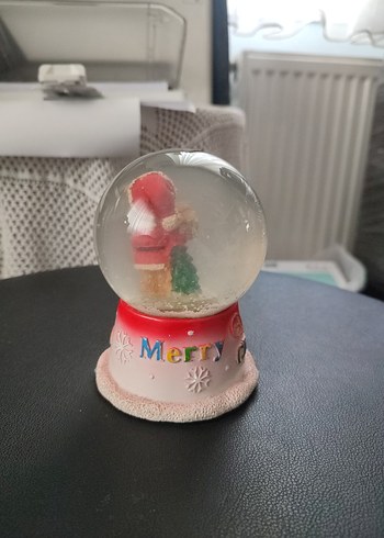 Diğer Renkli Noel Temalı Kar Küresi Biblo