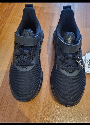 34 Beden siyah Renk Adidas spor ayakkabı