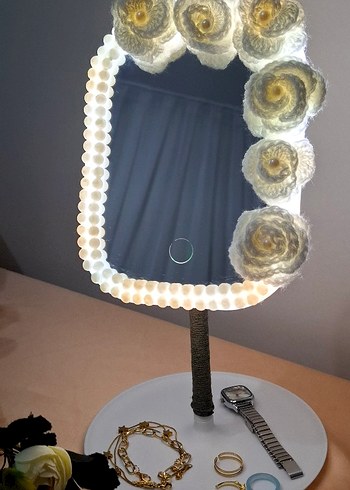 Beyaz Çiçekli Işıklı Masa Aynası - Görsel 4