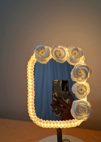 Beyaz Çiçekli Işıklı Masa Aynası - Görsel 2