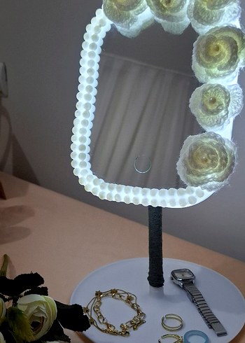 Beyaz Çiçekli Işıklı Masa Aynası - Görsel 3